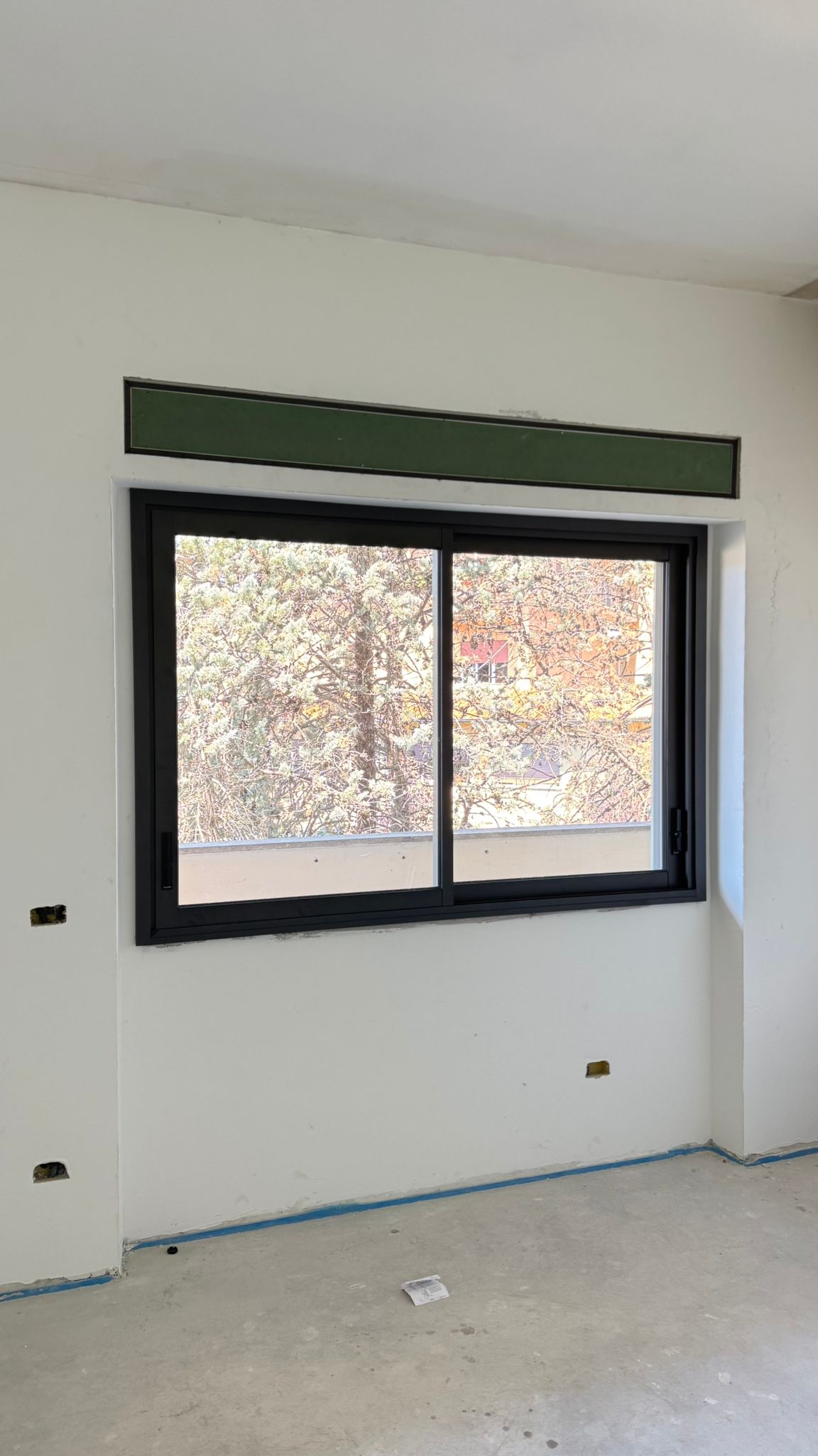 Finestra due ante in alluminio